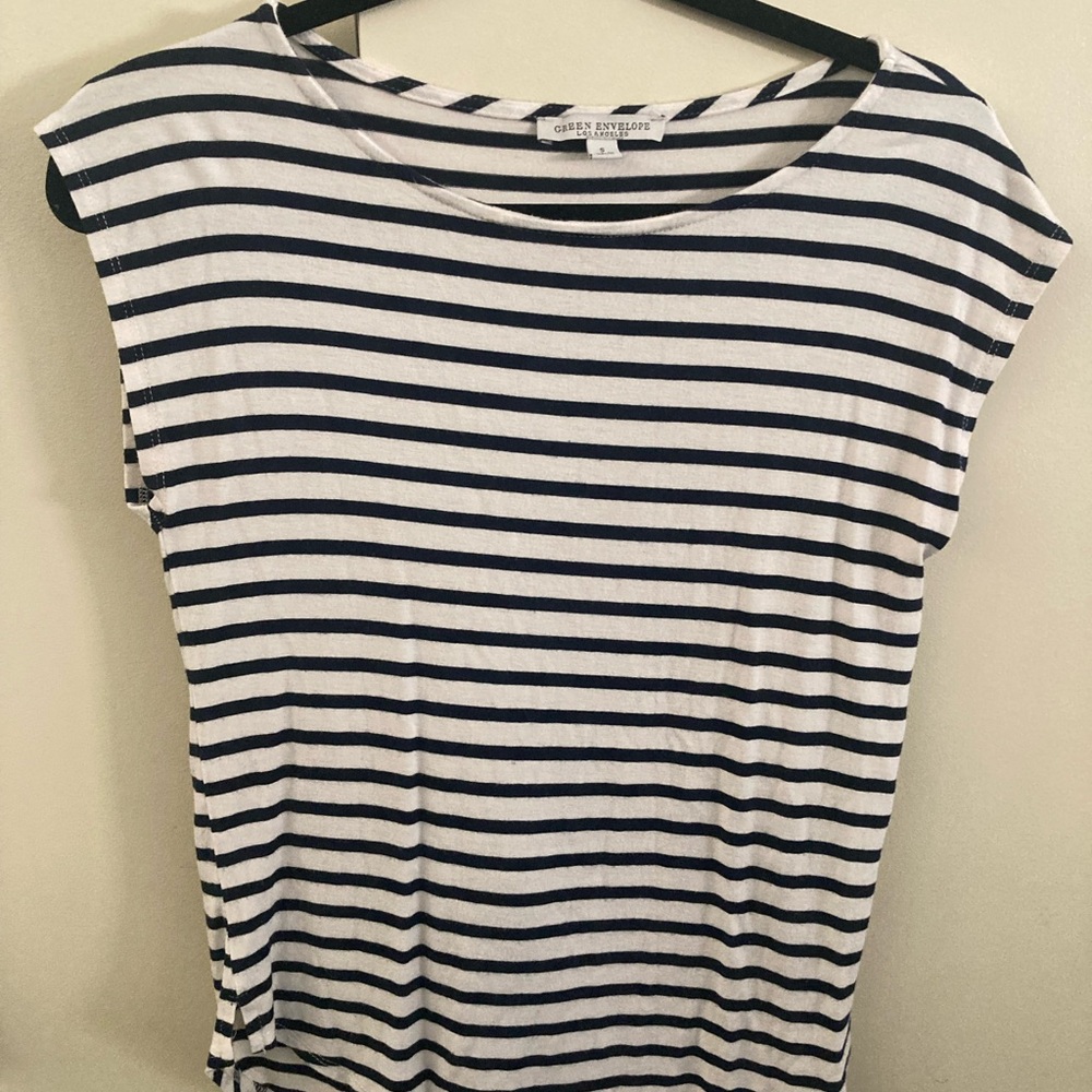 Blue white striped tee S EUC green envelope
